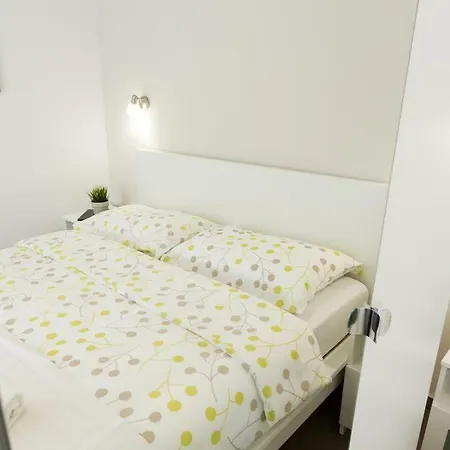 Elias Apartment